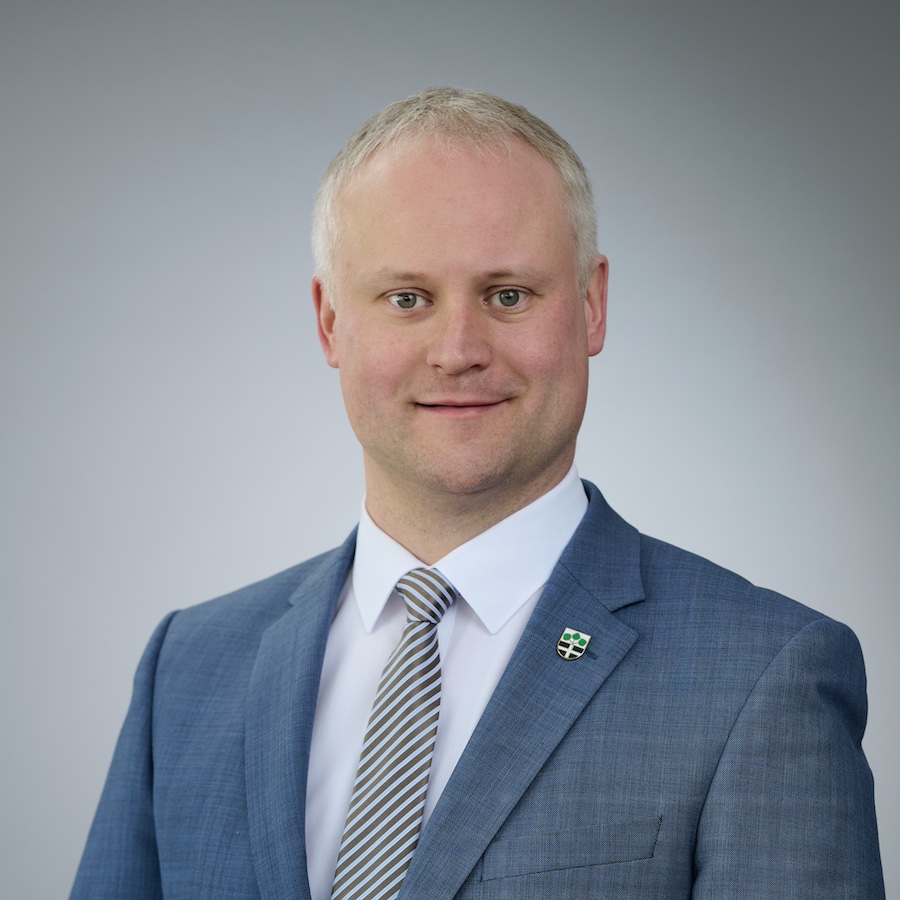 Dr. Henning Vieker